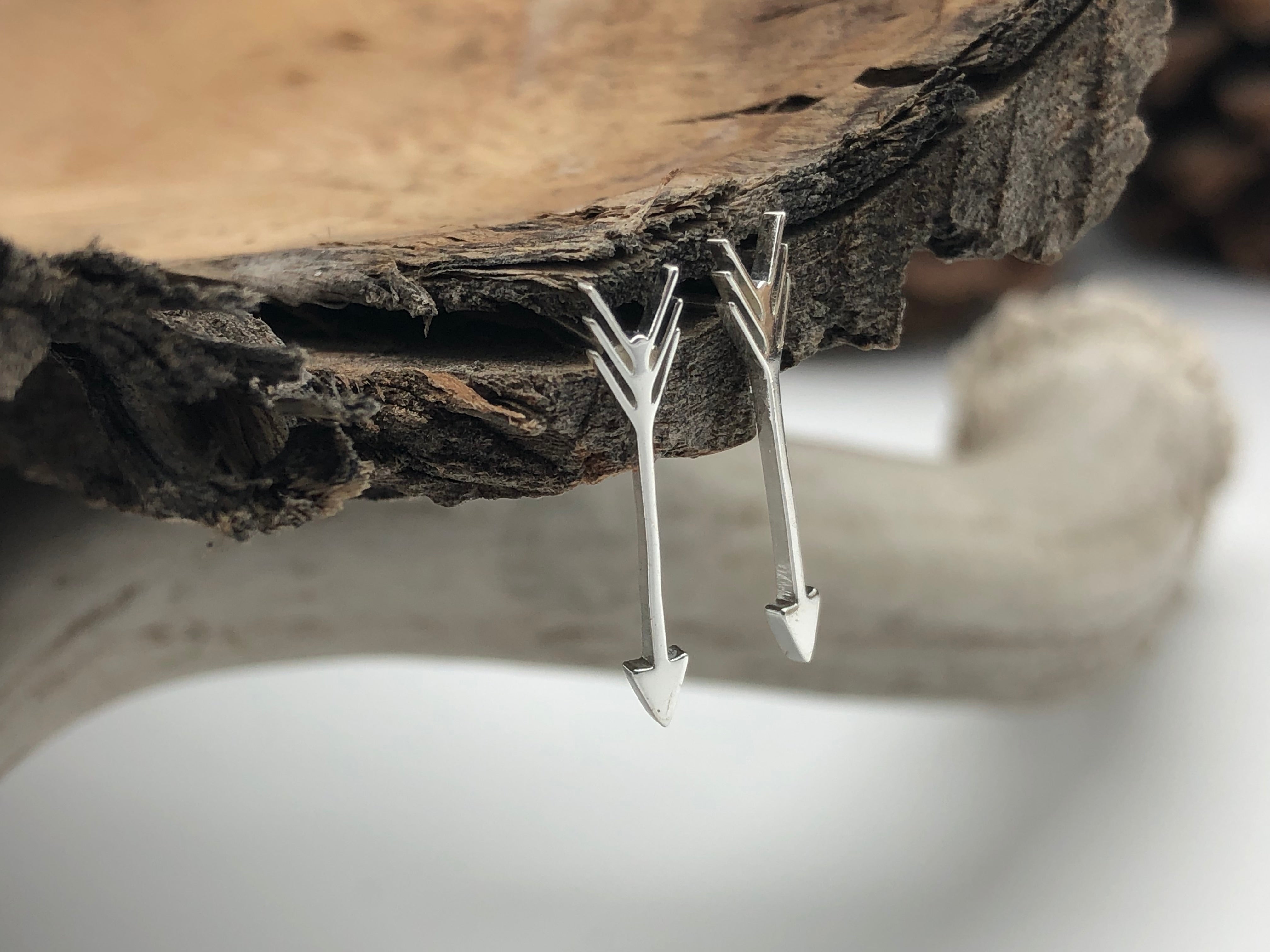 Petite arrow studs made from stainless steel in rose gold and silver