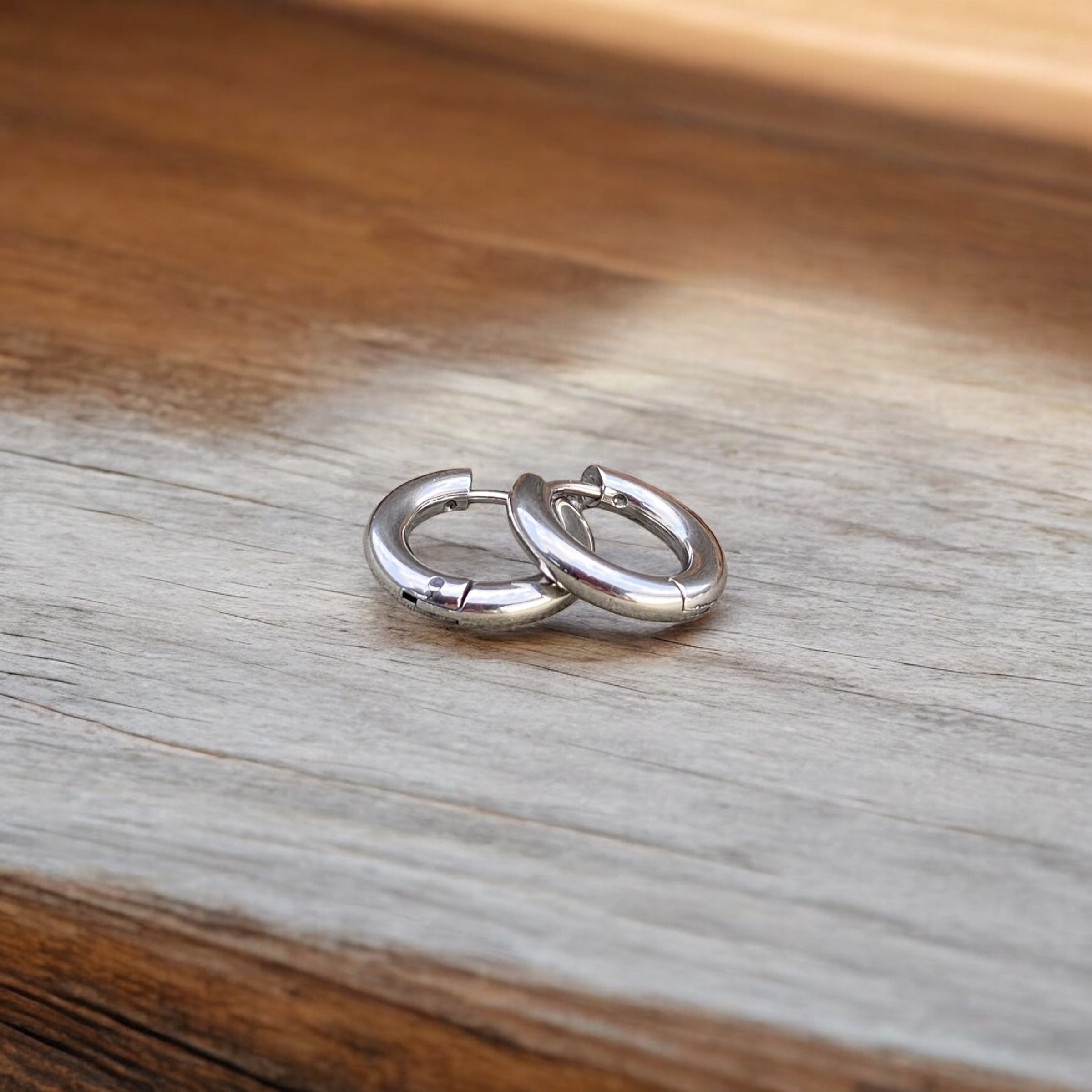 Minimalist Hoop Earrings (2 Options)