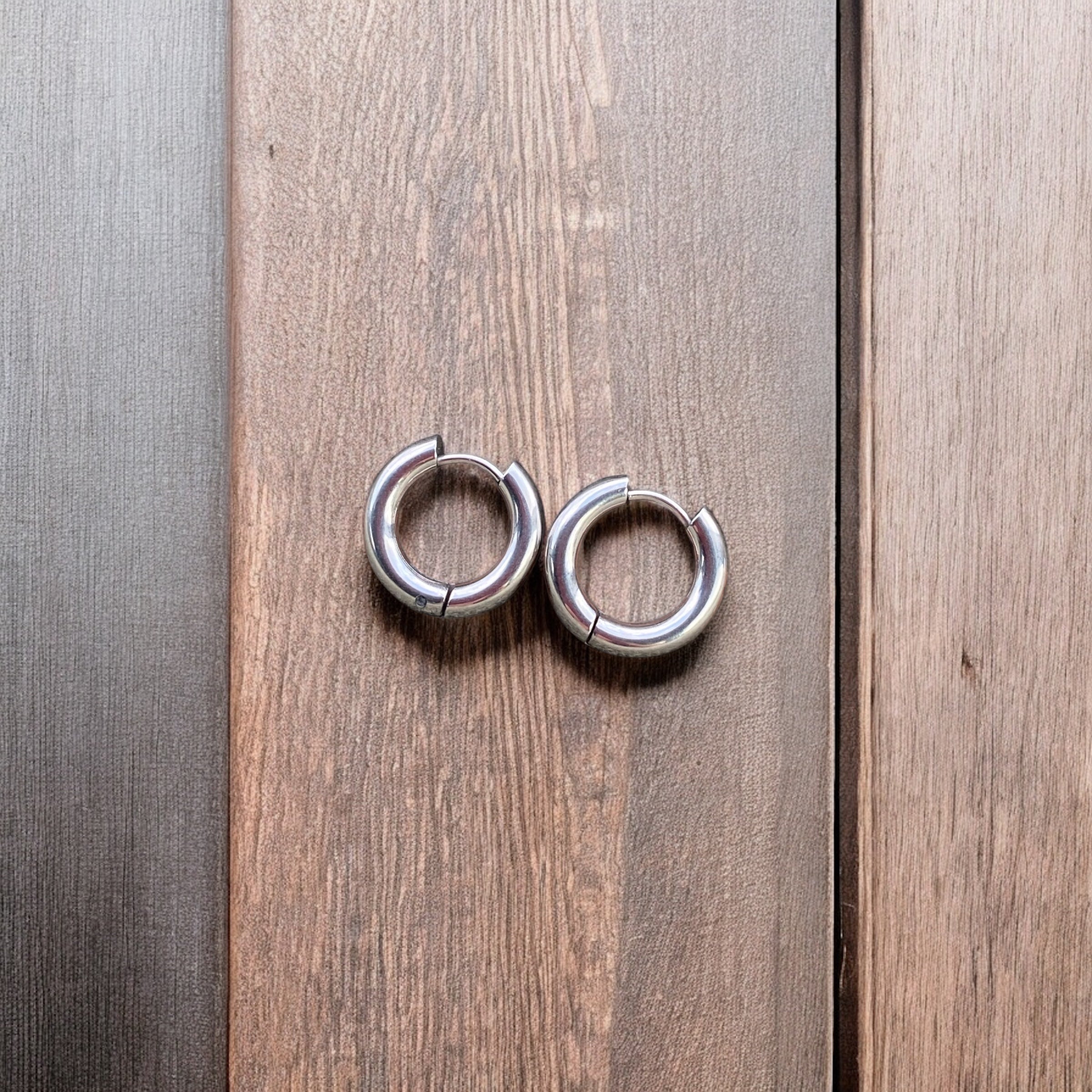 Minimalist Hoop Earrings (2 Options)
