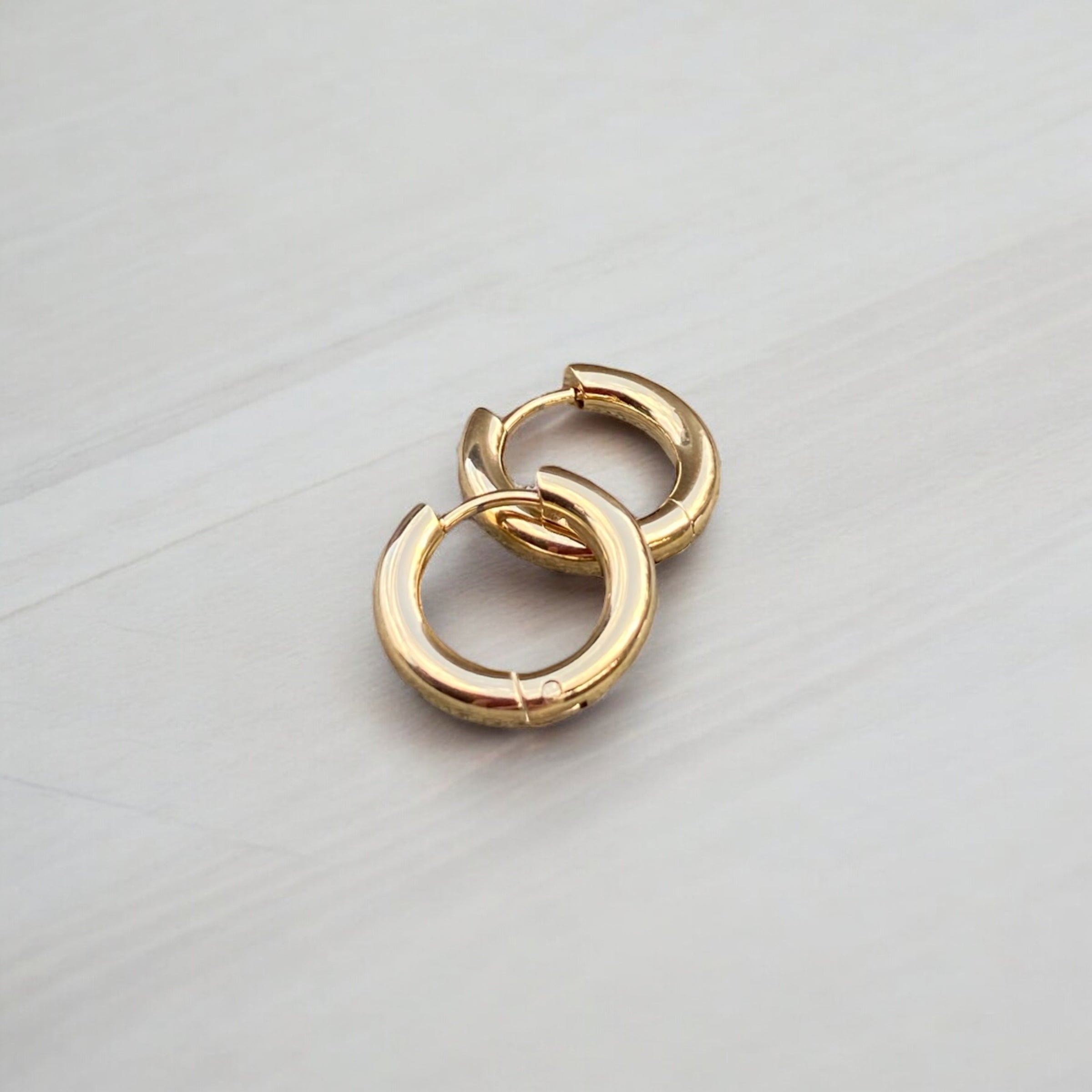 Minimalist Hoop Earrings (2 Options)