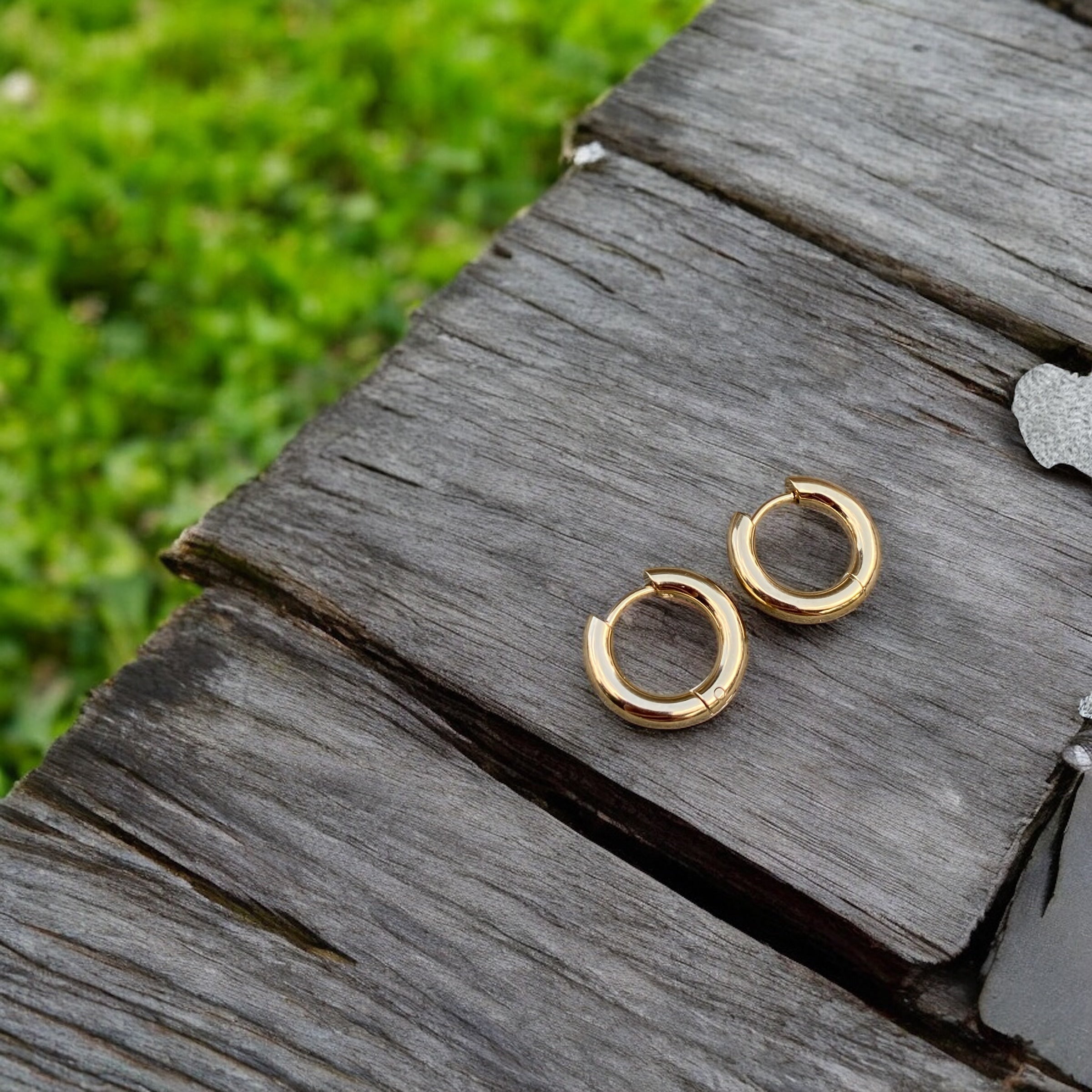 Minimalist Hoop Earrings (2 Options)