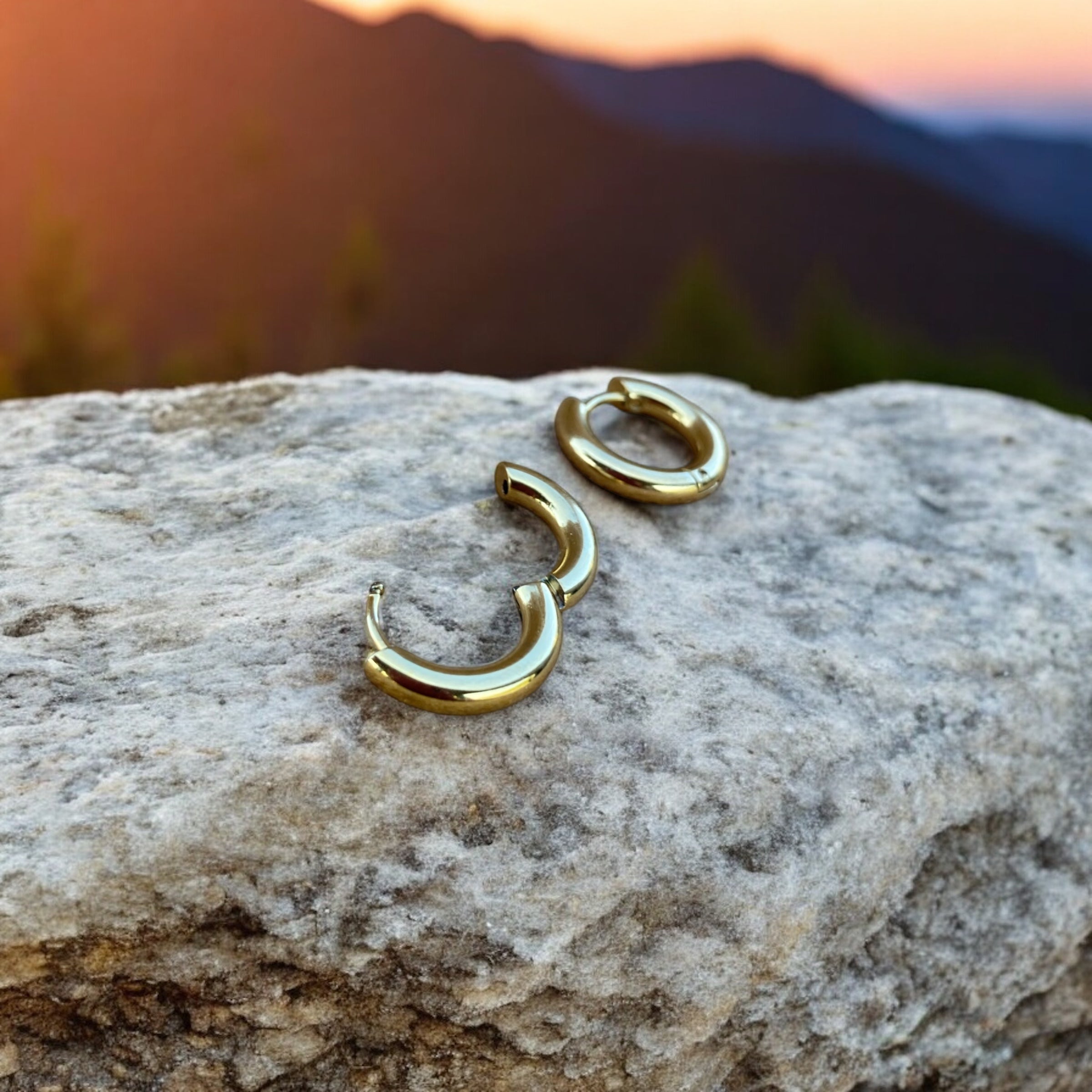 Minimalist Hoop Earrings (2 Options)