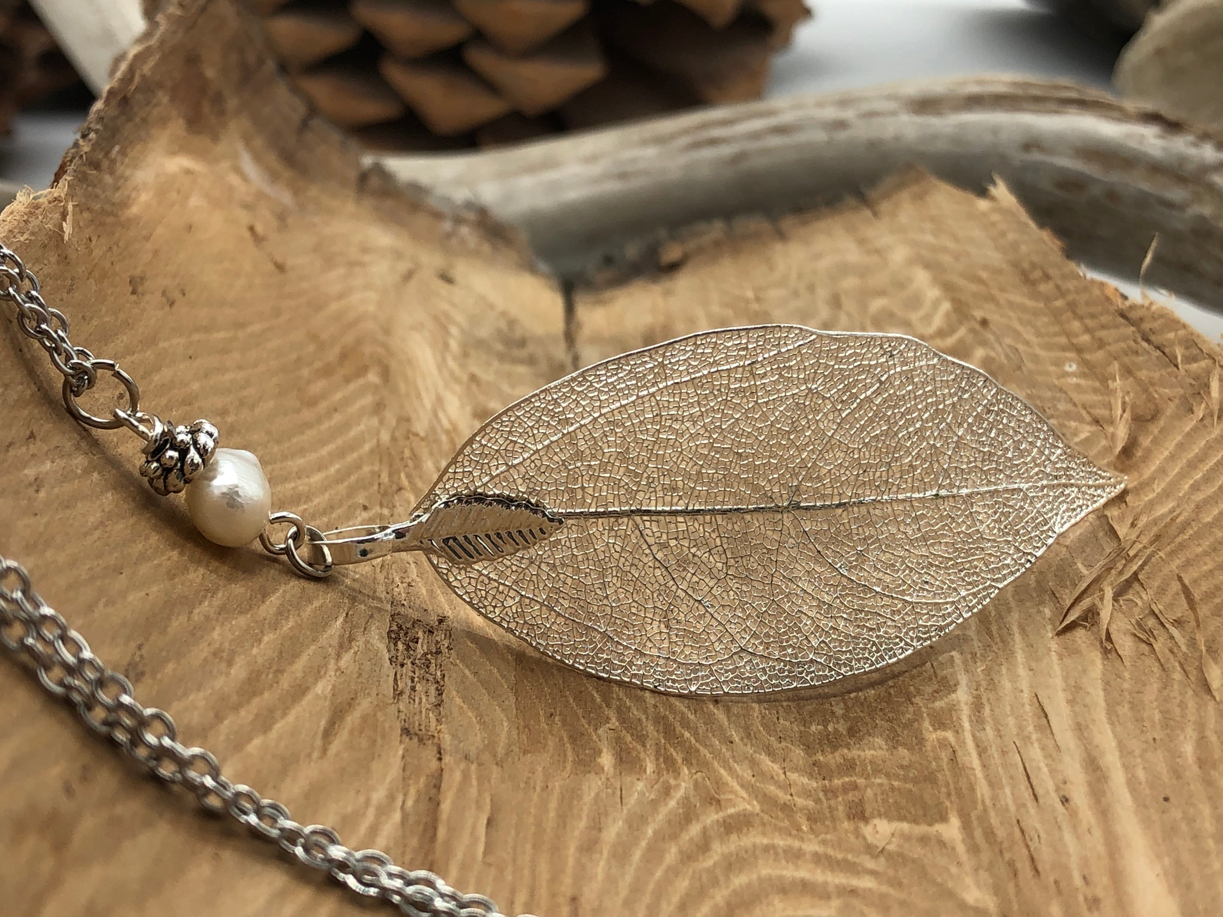 Long leaf necklace made with a real electroplated leaf. Available in Gold, Silver and Rose gold.